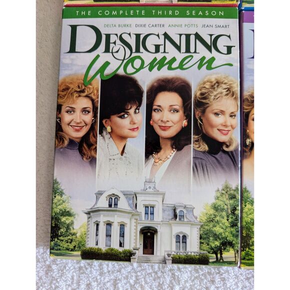 Bundle of 4 "Designing Women" Seasons 1 thru 4  (8 DVD's total) - Picture 4 of 10